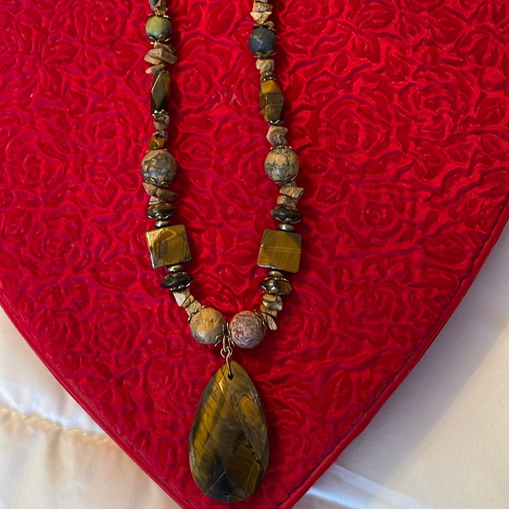 Tiger eye necklace with a pendant